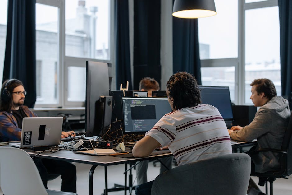 Team tecnologico che collabora su progetti innovativi